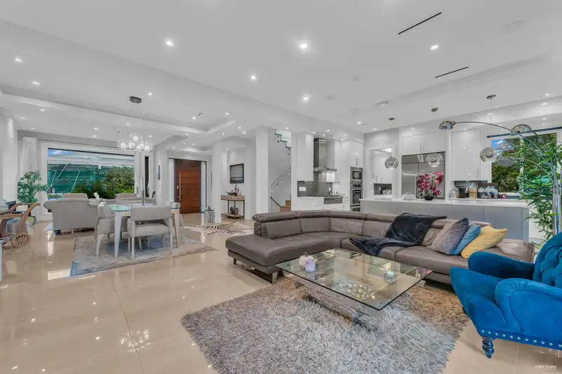 526 W 21ST STREET - photo 4 of 38