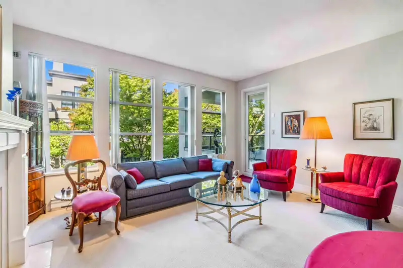 227 3769 W 7TH AVENUE - photo 2 of 33
