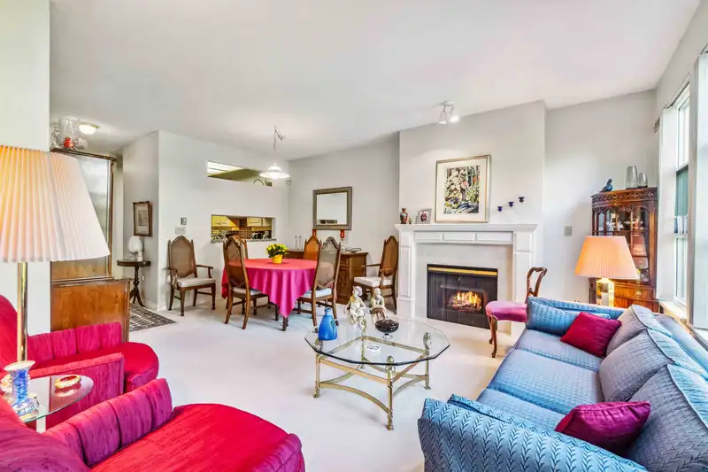 227 3769 W 7TH AVENUE - photo 3 of 33