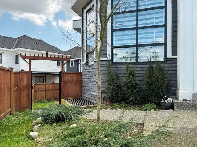 16488 103 AVENUE - photo 4 of 36