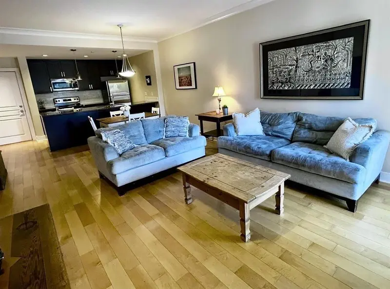 405 5599 14B AVENUE - photo 1 of 14