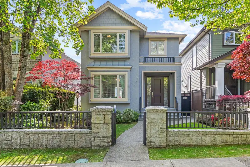 7547 SELKIRK STREET - photo 1 of 23