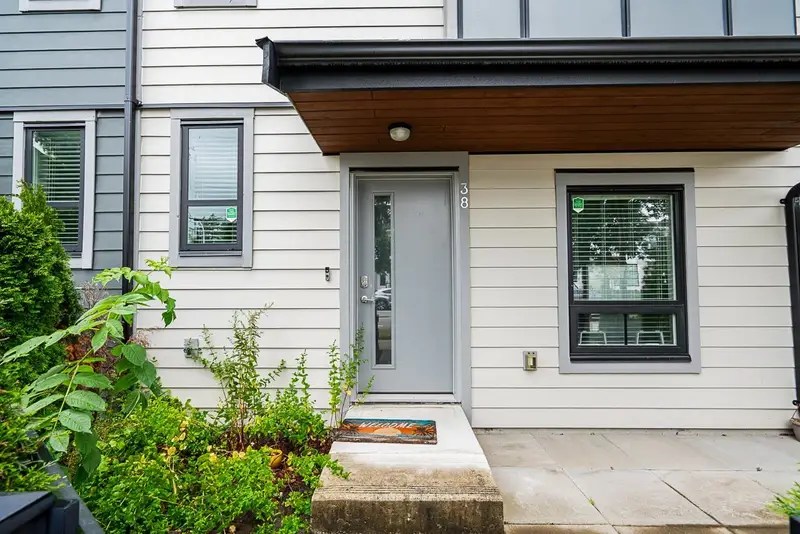 38 2427 164 STREET - photo 3 of 25