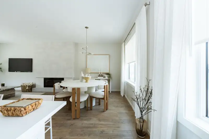 109 1833 165A STREET - photo 1 of 10