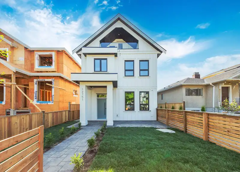 1 1275 ROSSLAND STREET - photo 1 of 39