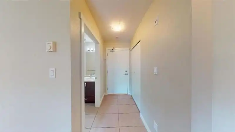 318 13728 108 AVENUE - photo 2 of 8