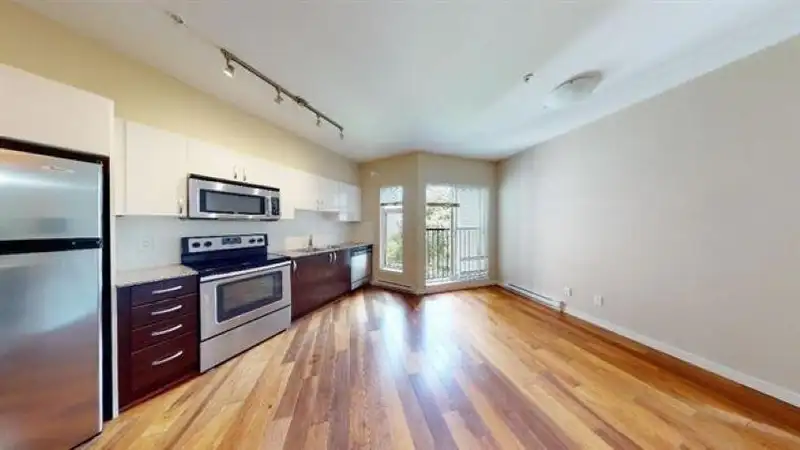 318 13728 108 AVENUE - photo 3 of 8