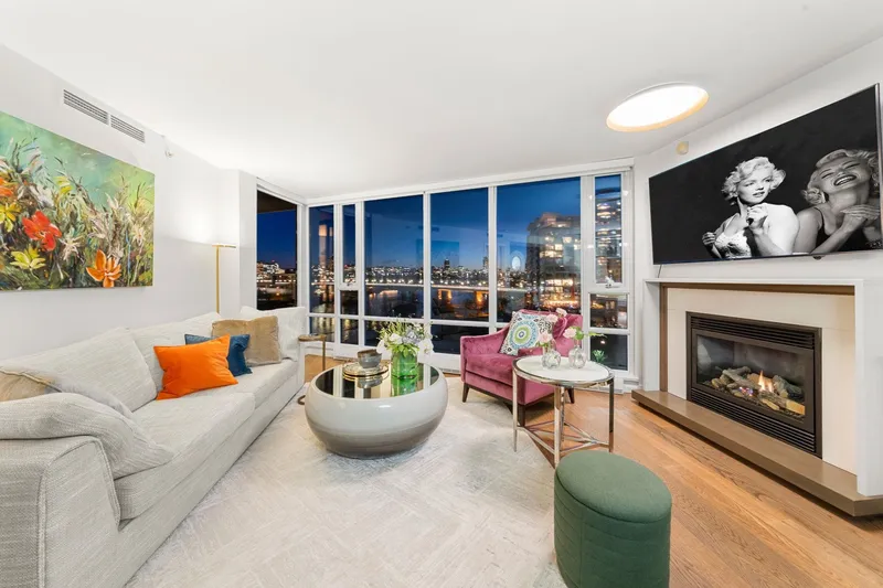 903 8 SMITHE MEWS - photo 2 of 25