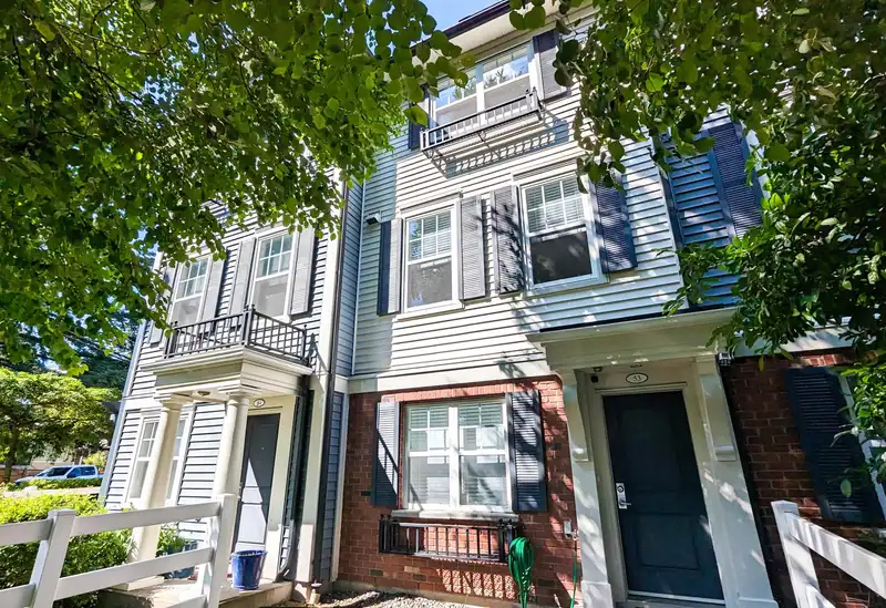 53 2495 DAVIES AVENUE - photo 1 of 1