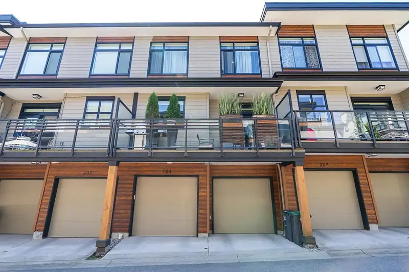 204 16488 64 AVENUE - photo 2 of 33