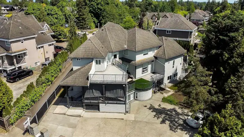 5733 W KETTLE CRESCENT - photo 2 of 40