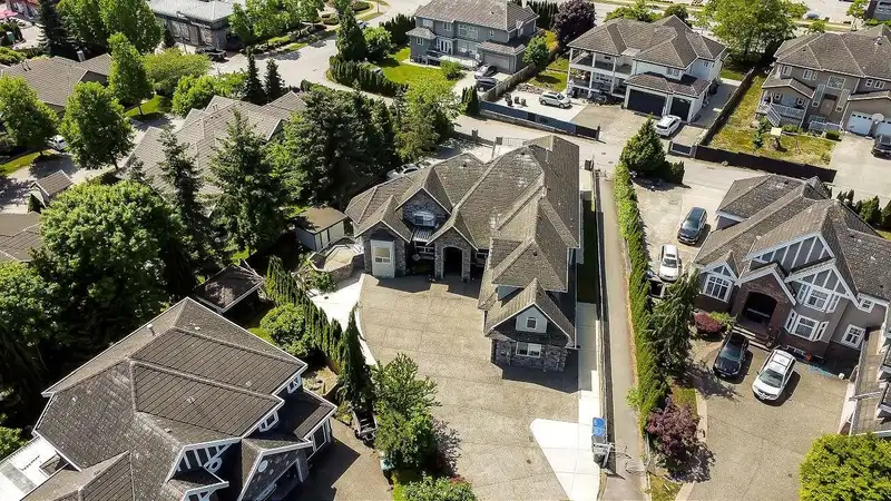 5733 W KETTLE CRESCENT - photo 4 of 40