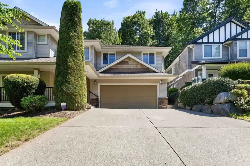 35347 KINLOCH PLACE - photo 1 of 40