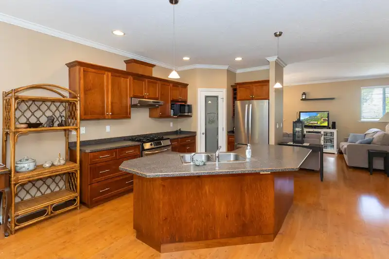 35347 KINLOCH PLACE - photo 3 of 40
