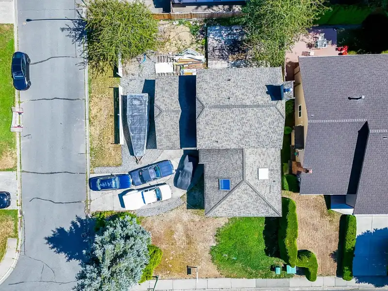 6104 BRIARWOOD CRESCENT - photo 1 of 23