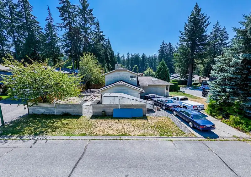 6104 BRIARWOOD CRESCENT - photo 2 of 23