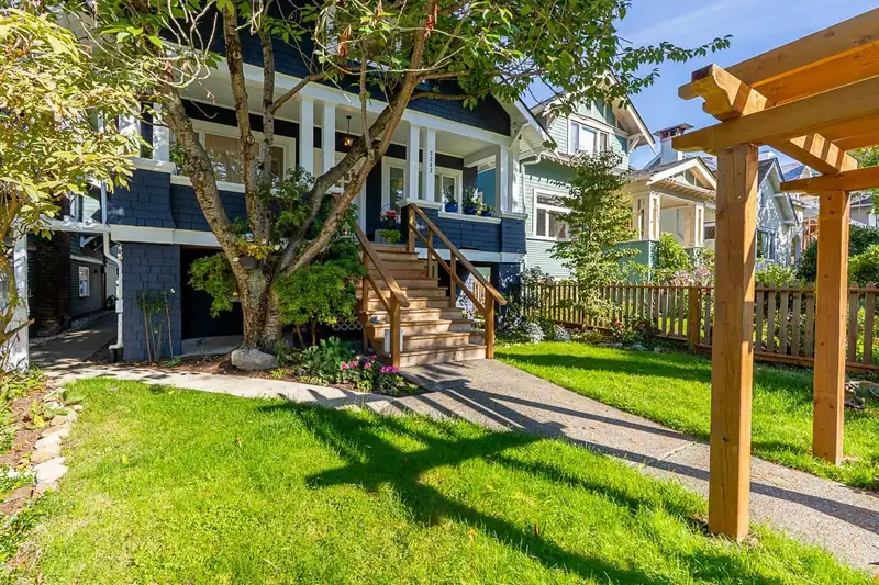 3343 W 3RD AVENUE - photo 2 of 25
