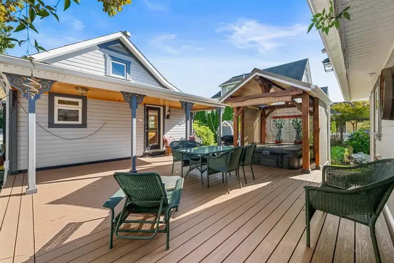 4806 48 AVENUE - photo 4 of 8