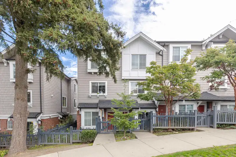 161 14833 61 AVENUE - photo 1 of 39
