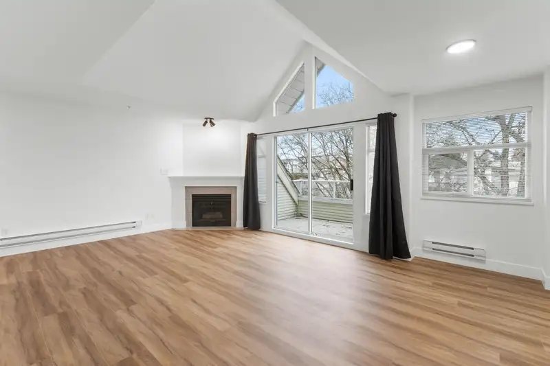 404 3638 RAE AVENUE - photo 4 of 27