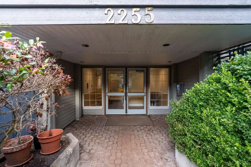 208 2255 ETON STREET - photo 3 of 31