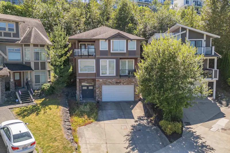 47202 SKYLINE DRIVE - photo 2 of 25