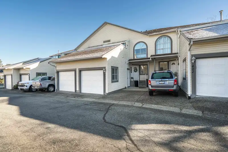 403 21937 48 AVENUE - photo 1 of 40