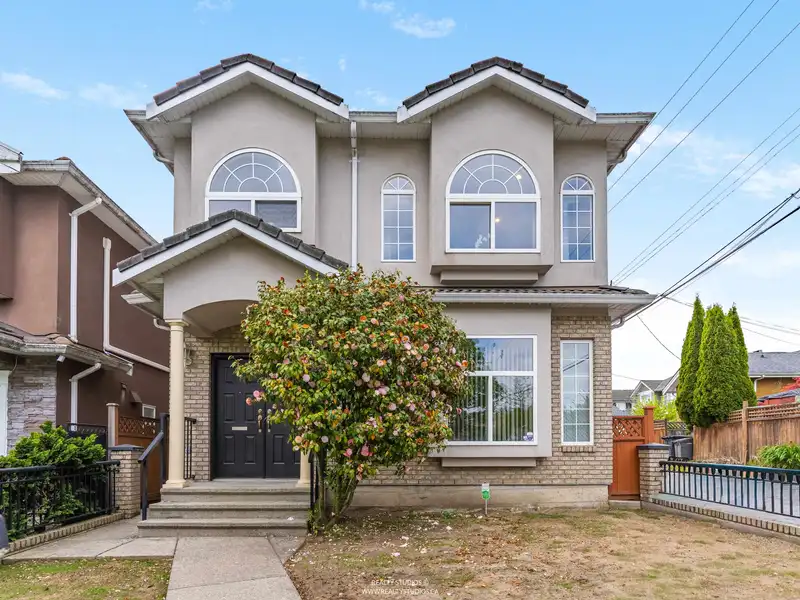 5323 DUMFRIES STREET - photo 1 of 27