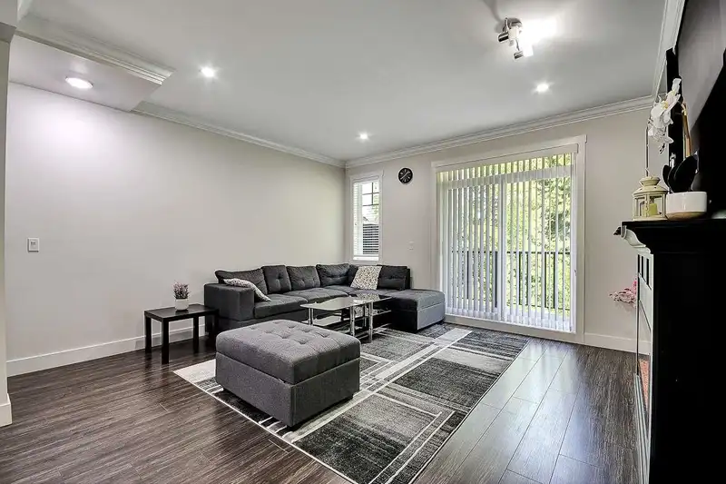 128 13898 64 AVENUE - photo 2 of 40
