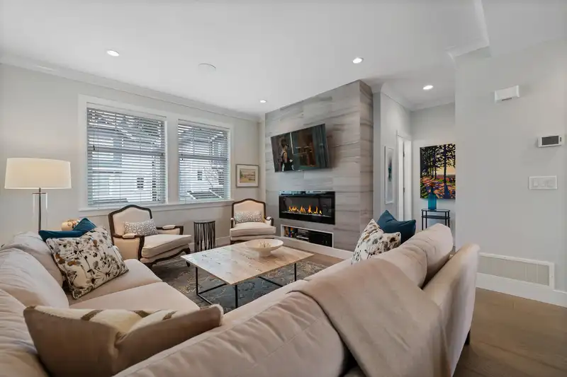 15 15717 MOUNTAIN VIEW DRIVE - photo 3 of 40