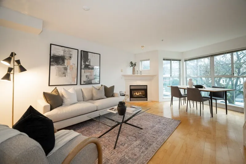 211 692 W 7TH AVENUE - photo 1 of 19