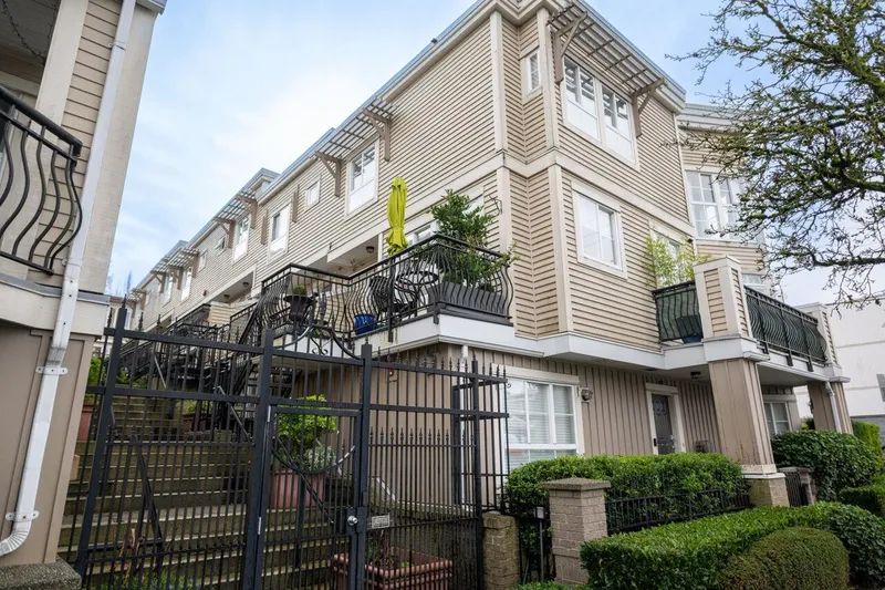 211 692 W 7TH AVENUE - photo 2 of 19