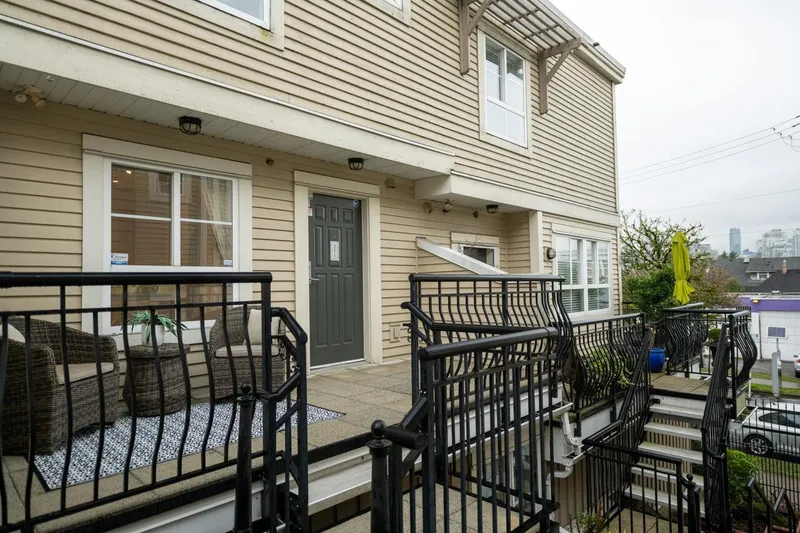 211 692 W 7TH AVENUE - photo 3 of 19