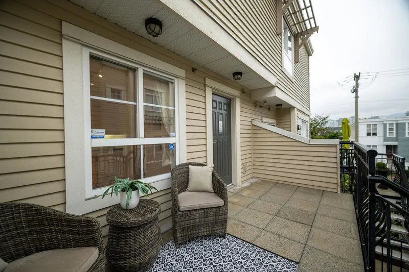 211 692 W 7TH AVENUE - photo 4 of 19