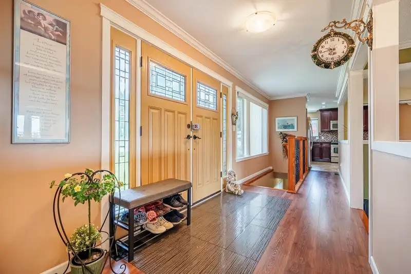608 MADORE AVENUE - photo 2 of 38