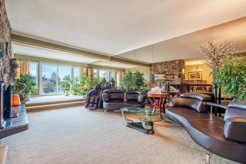 608 MADORE AVENUE - photo 3 of 38