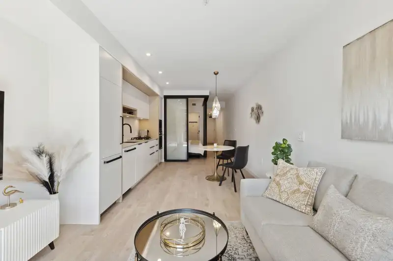 316 2520 GUELPH STREET - photo 4 of 31