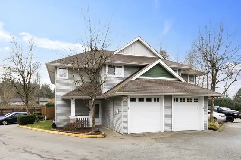 8 19148 124 AVENUE - photo 1 of 27