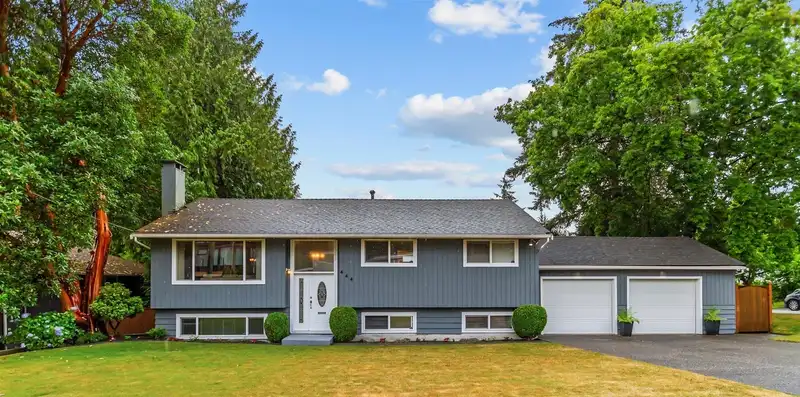 444 LAKEVIEW STREET - photo 1 of 33