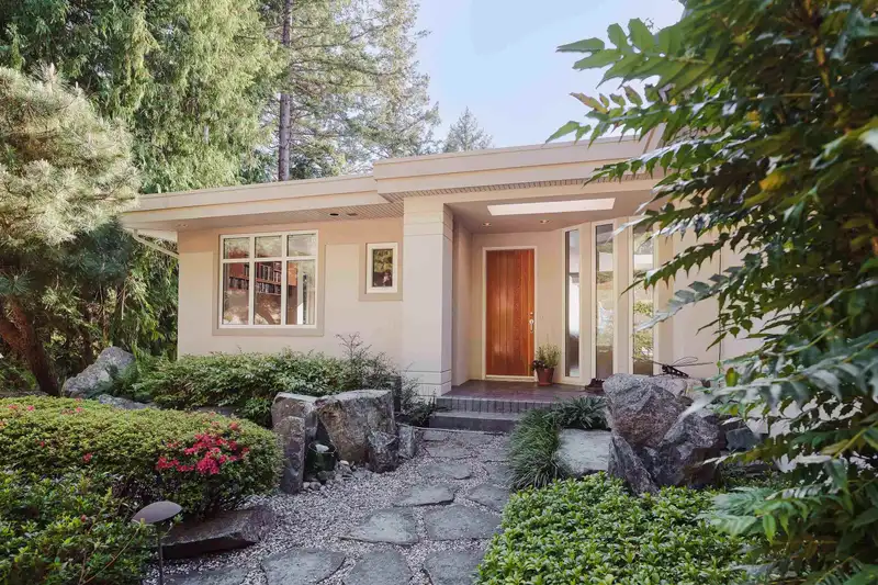 11677 SUNSHINE COAST HIGHWAY - photo 3 of 40