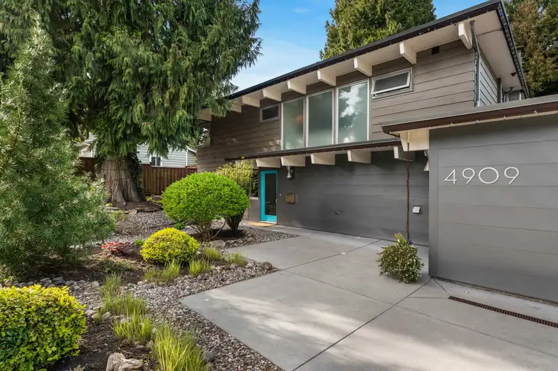 4909 8A AVENUE - photo 3 of 40