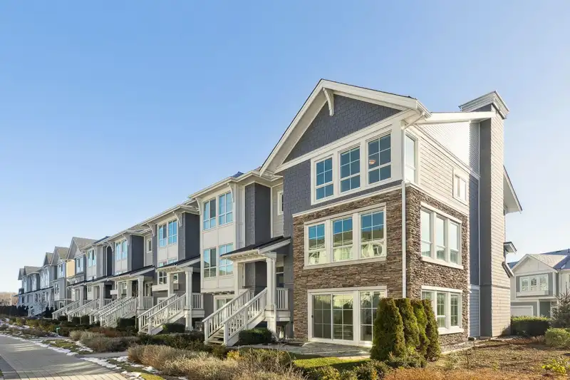 69 5311 ADMIRAL WAY - photo 1 of 40
