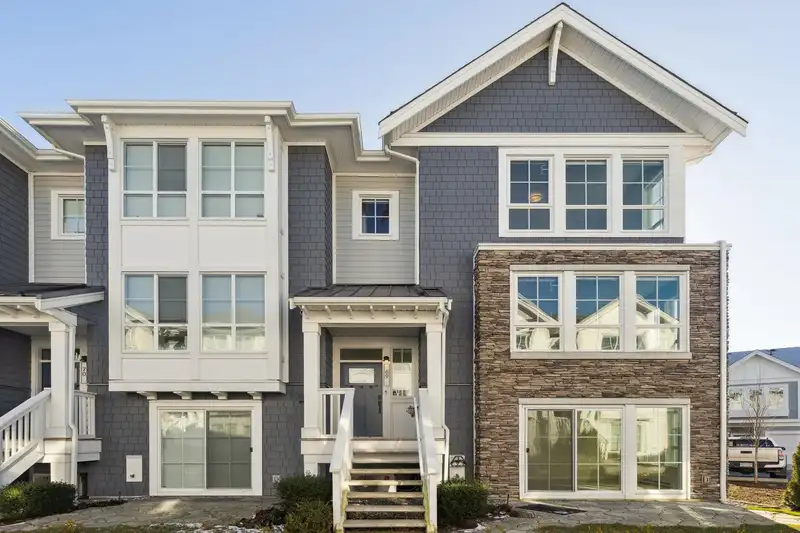 69 5311 ADMIRAL WAY - photo 2 of 40