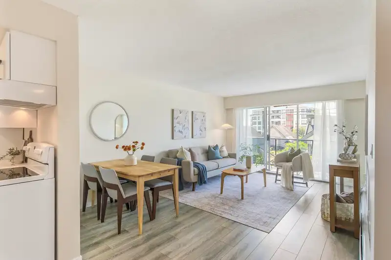 108 230 MOWAT STREET - photo 3 of 33