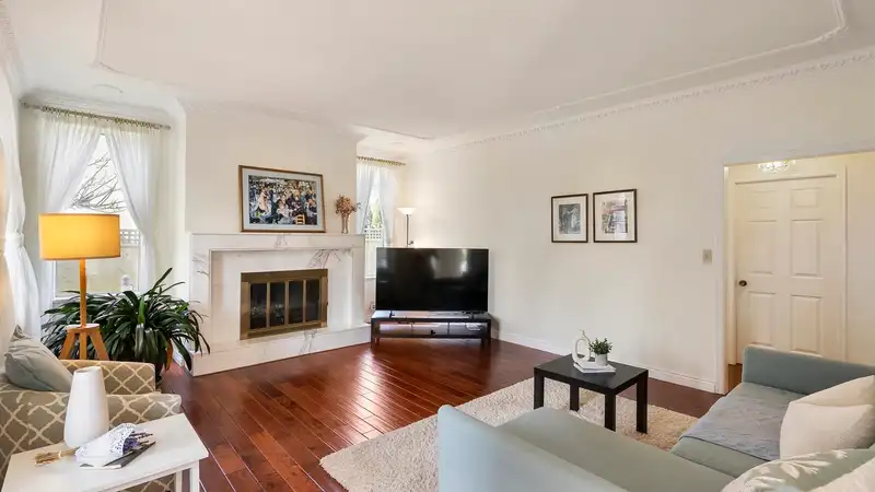 16027 80 AVENUE - photo 3 of 40
