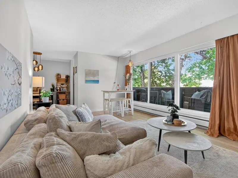 304 391 E 7TH AVENUE - photo 1 of 32