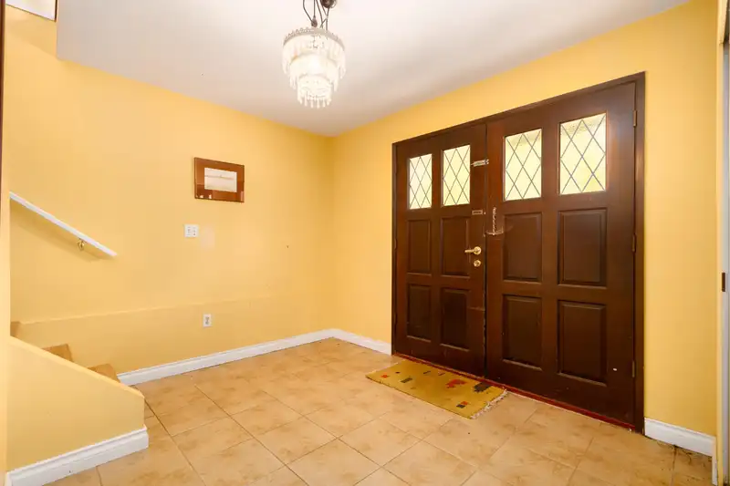9 TUXEDO PLACE - photo 3 of 40