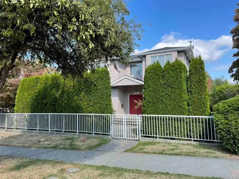 699 W 29TH AVENUE - photo 1 of 1
