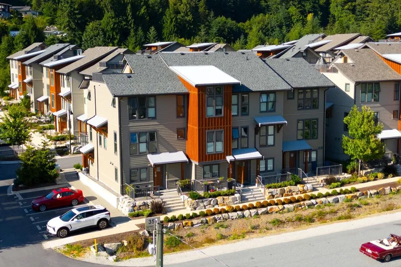 13 351 COPPER DRIVE - photo 2 of 25