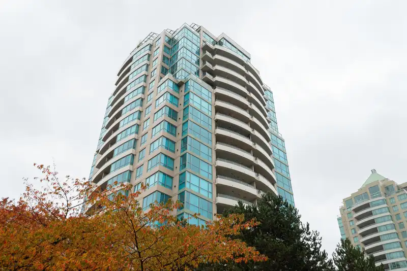 1905 6611 SOUTHOAKS CRESCENT - photo 1 of 40